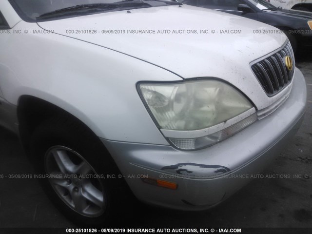 JTJGF10U910118746 - 2001 LEXUS RX 300 WHITE photo 6