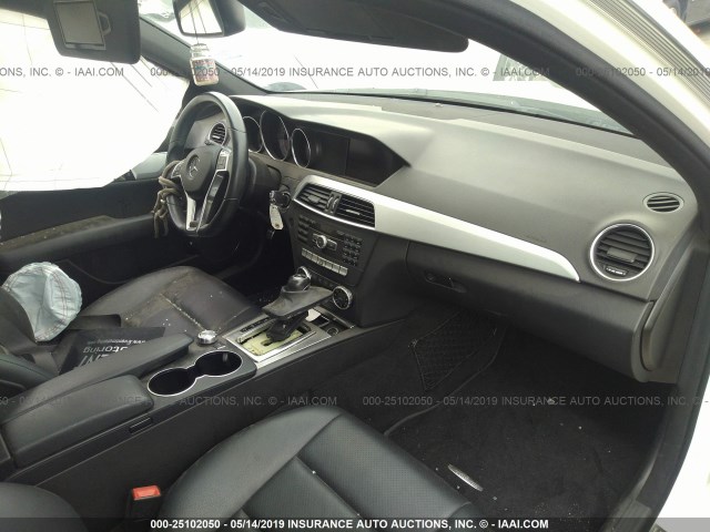 WDDGF4HB5CA614055 - 2012 MERCEDES-BENZ C 250 WHITE photo 5