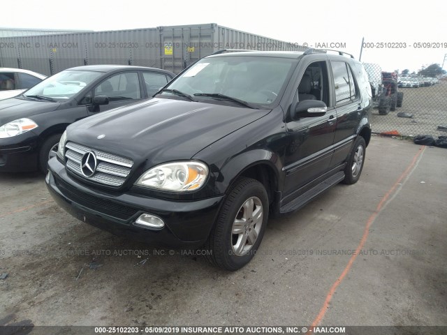 4JGAB57E05A558926 - 2005 MERCEDES-BENZ ML 350 BLACK photo 2