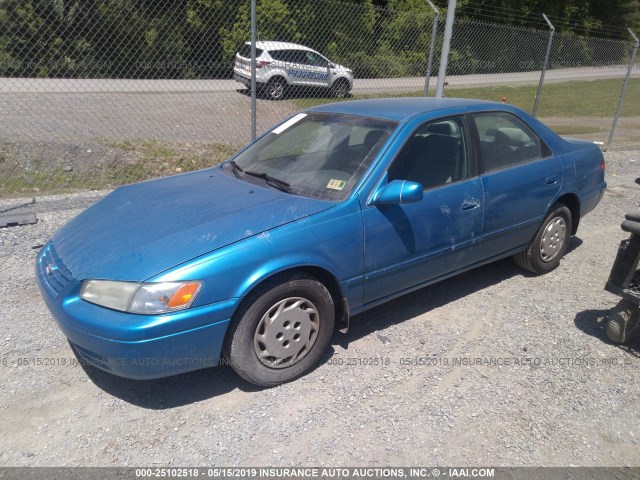 JT2BG22K1W0204323 - 1998 TOYOTA CAMRY CE/LE/XLE BLUE photo 2