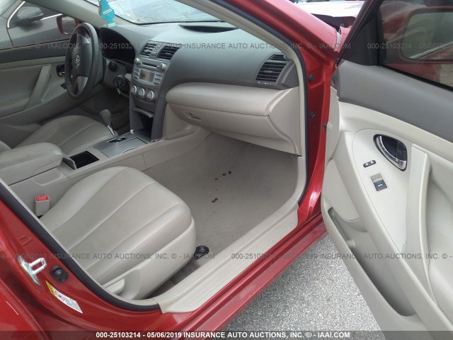 4T1BF3EK4BU665784 - 2011 TOYOTA CAMRY SE/LE/XLE RED photo 5