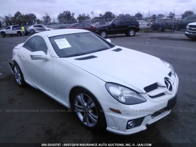 WDBWK5EA7BF239174 - 2011 MERCEDES-BENZ SLK 300 WHITE photo 1