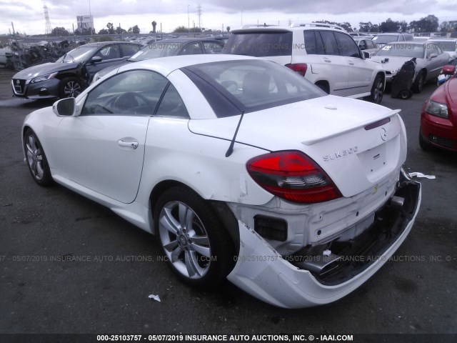 WDBWK5EA7BF239174 - 2011 MERCEDES-BENZ SLK 300 WHITE photo 3