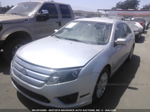 3FADP0L39CR262001 - 2012 FORD FUSION HYBRID SILVER photo 2