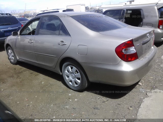 JTDBE32K220085503 - 2002 TOYOTA CAMRY LE/XLE/SE Champagne photo 3