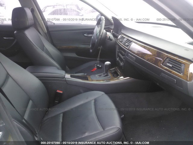 WBAVB17556NK38538 - 2006 BMW 325 I AUTOMATIC შავი ფოტო 5