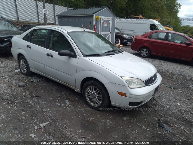 1FAHP34N66W118183 - 2006 FORD FOCUS ZX4 WHITE photo 1