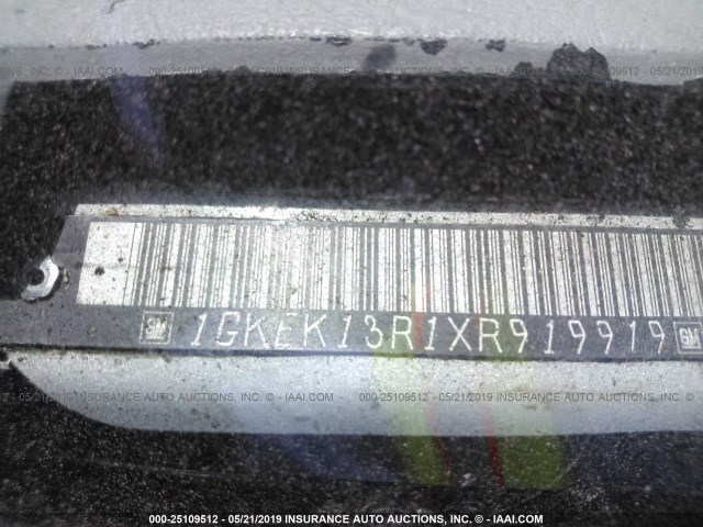 1GKEK13R1XR919919 - 1999 GMC DENALI SILVER photo 9