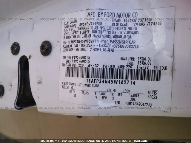 1FAFP34N45W182714 - 2005 FORD FOCUS ZX4 WHITE photo 9