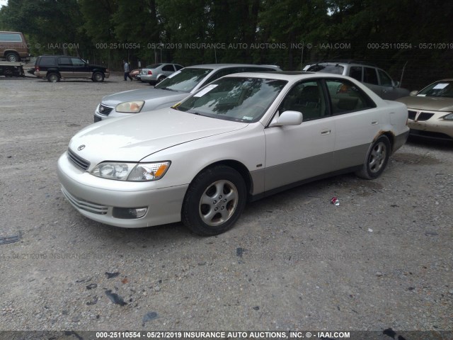 JT8BF28G810322258 - 2001 LEXUS ES 300 WHITE photo 2