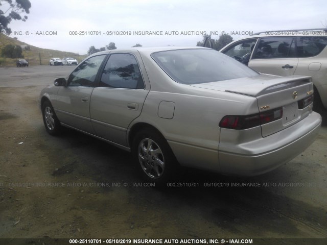 JT2BF22K7V0047091 - 1997 TOYOTA CAMRY LE/XLE ოქროსფერი ფოტო 3