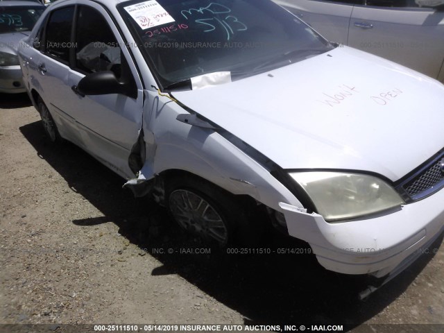 1FAFP34N07W220152 - 2007 FORD FOCUS ZX4/S/SE/SES WHITE photo 6
