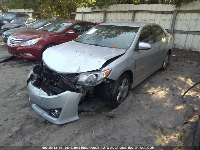 4T1BF1FK4EU325512 - 2014 TOYOTA CAMRY L/SE/LE/XLE 银色 照片 2