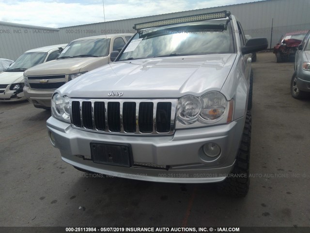 1J8HR58255C553883 - 2005 JEEP GRAND CHEROKEE  SILVER photo 6