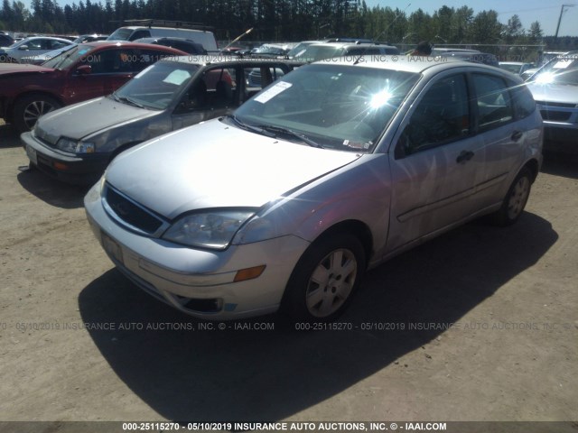 1FAFP37N76W242885 - 2006 FORD FOCUS ZX5 SILVER photo 2