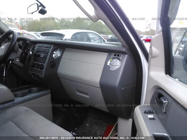 1FMFU16567LA87933 - 2007 FORD EXPEDITION XLT WHITE photo 5