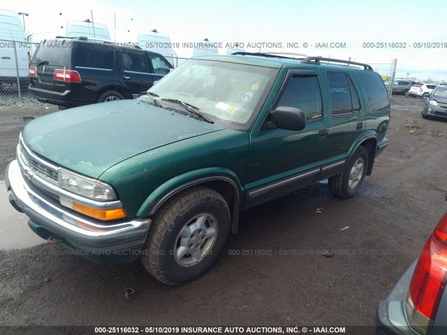 1GNDT13W7X2118051 - 1999 CHEVROLET BLAZER GREEN photo 2