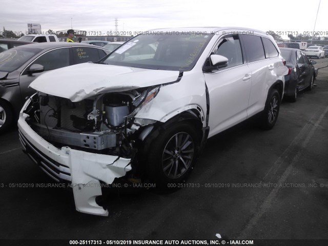 5TDKZRFH9KS560079 - 2019 TOYOTA HIGHLANDER SE/XLE WHITE photo 2