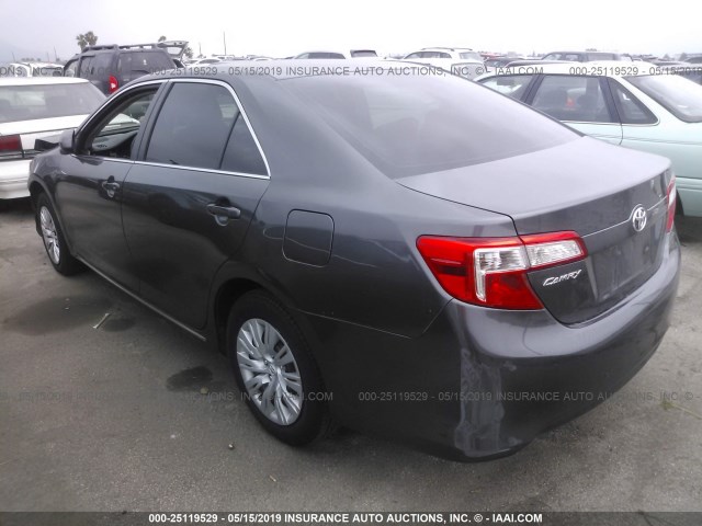 4T4BF1FK7CR265311 - 2012 TOYOTA CAMRY SE/LE/XLE GRAY photo 3