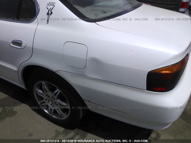 19UUA5672YA020502 - 2000 ACURA 3.2TL WHITE photo 6