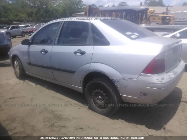 1FAFP34N75W104833 - 2005 FORD FOCUS ZX4 SILVER photo 3