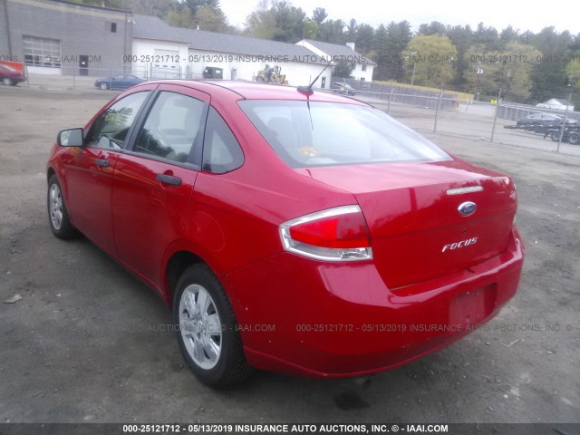 1FAHP34N18W107644 - 2008 FORD FOCUS S/SE RED photo 3