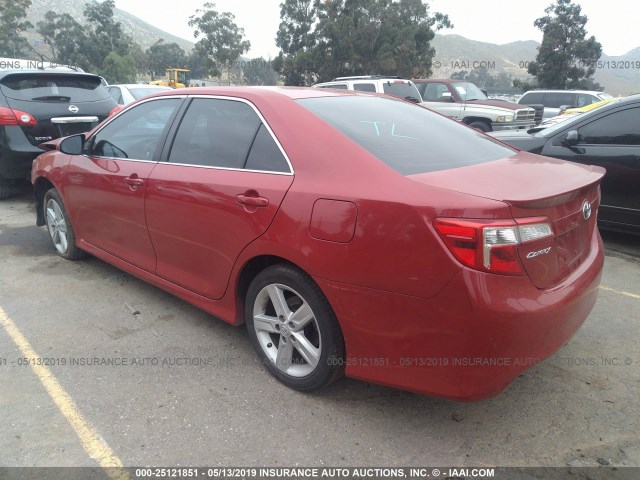 4T1BF1FK0CU602203 - 2012 TOYOTA CAMRY SE/LE/XLE RED photo 3