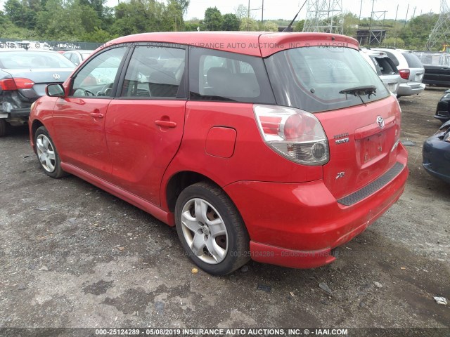 2T1KR32E85C393395 - 2005 TOYOTA COROLLA MATRIX XR RED photo 3