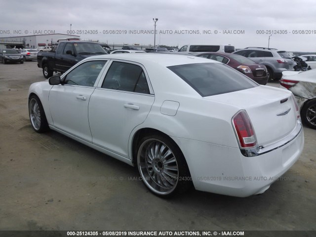 2C3CCAAG6EH119572 - 2014 CHRYSLER 300 WHITE photo 3