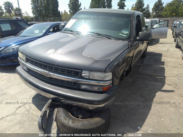 2GCEC19X421145150 - 2002 CHEVROLET SILVERADO C1500 GRAY photo 2