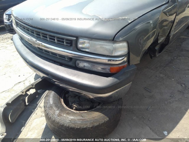 2GCEC19X421145150 - 2002 CHEVROLET SILVERADO C1500 GRAY photo 6