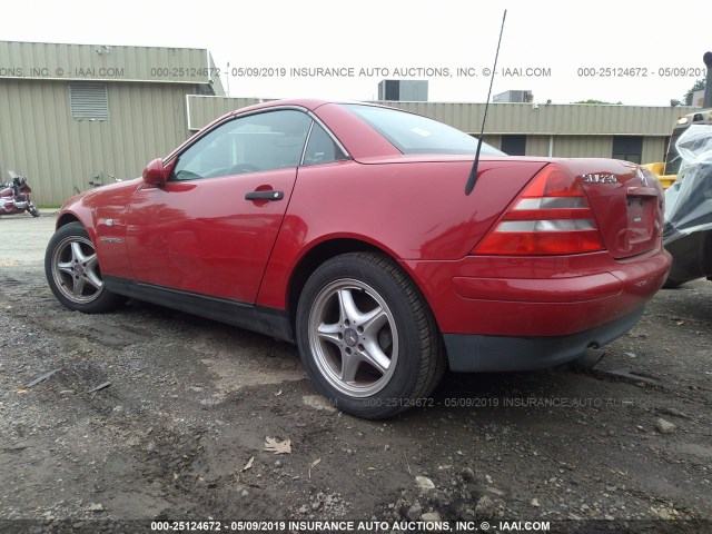 WDBKK47F9WF052137 - 1998 MERCEDES-BENZ SLK 230 KOMPRESSOR RED photo 3