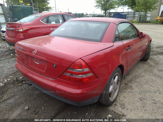 WDBKK47F9WF052137 - 1998 MERCEDES-BENZ SLK 230 KOMPRESSOR RED photo 4