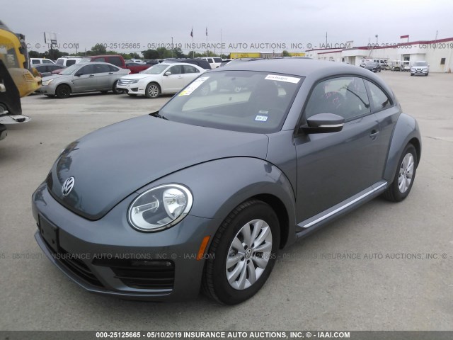3VWFD7AT0KM707709 - 2019 VOLKSWAGEN BEETLE S/FINAL EDITION SE/FINAL GRAY photo 2