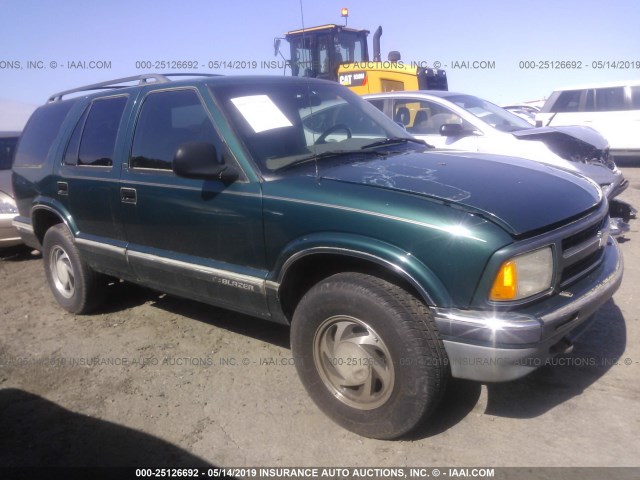 1GNDT13W8V2221184 - 1997 CHEVROLET BLAZER GREEN photo 1