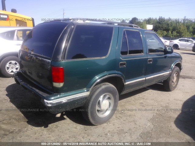 1GNDT13W8V2221184 - 1997 CHEVROLET BLAZER GREEN photo 4