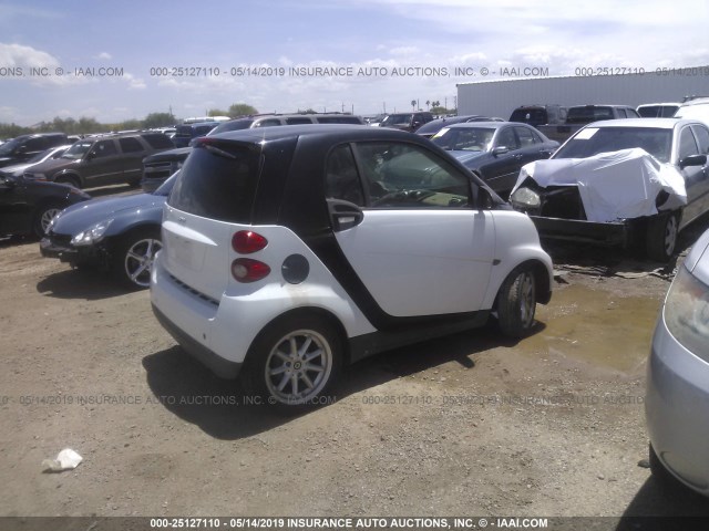 WMEEJ31X59K214095 - 2009 SMART FORTWO PURE/PASSION WHITE photo 4