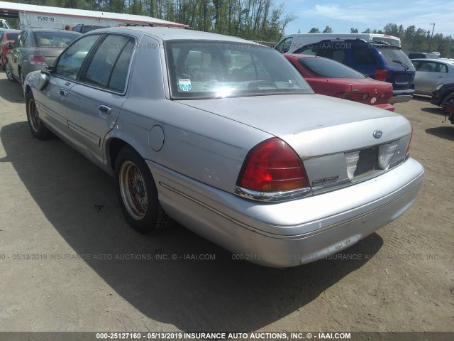 2FAFP74W9YX158028 - 2000 FORD CROWN VICTORIA LX SILVER photo 3