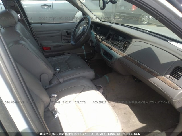 2FAFP74W9YX158028 - 2000 FORD CROWN VICTORIA LX SILVER photo 5