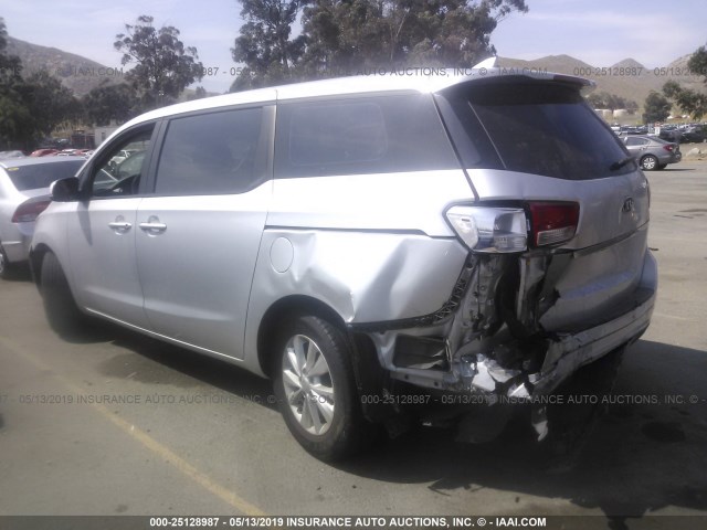 KNDMA5C16F6032635 - 2015 KIA SEDONA L SILVER photo 3