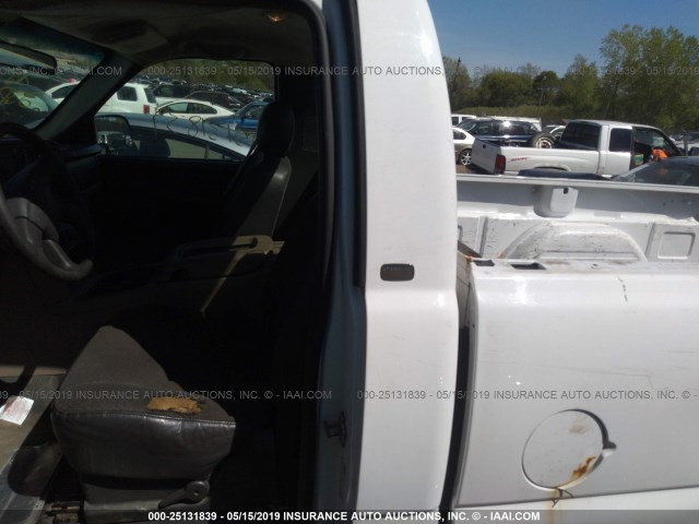 1GCHC24UX4E333320 - 2004 CHEVROLET SILVERADO C2500 HEAVY DUTY WHITE photo 8