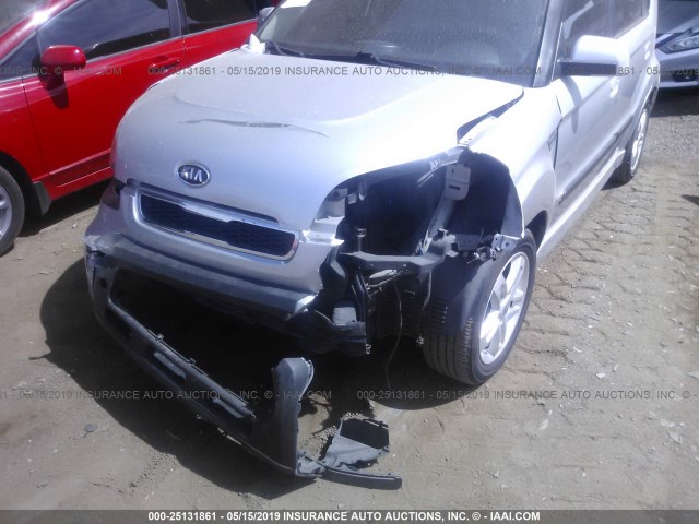 KNDJT2A29A7704195 - 2010 KIA SOUL +/!/SPORT SILVER photo 6