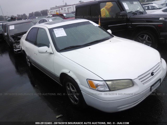 JT2BG22K4X0341239 - 1999 TOYOTA CAMRY LE/XLE WHITE photo 1