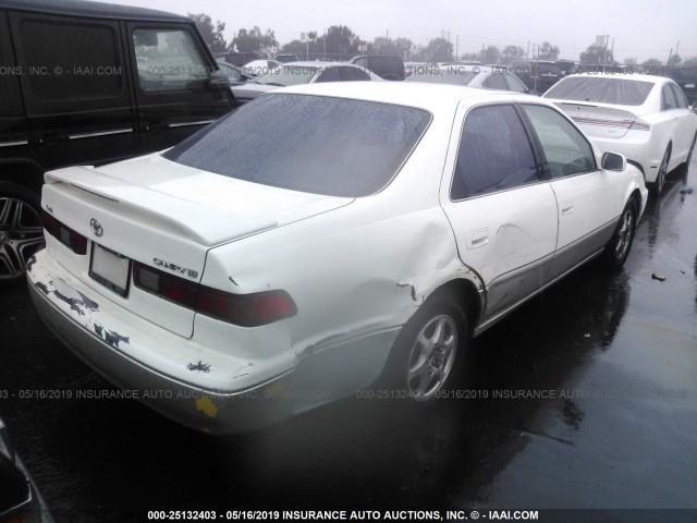 JT2BG22K4X0341239 - 1999 TOYOTA CAMRY LE/XLE WHITE photo 4