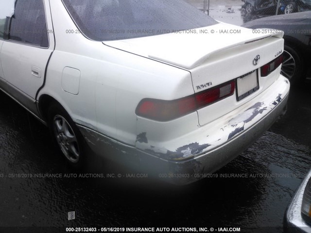 JT2BG22K4X0341239 - 1999 TOYOTA CAMRY LE/XLE WHITE photo 6