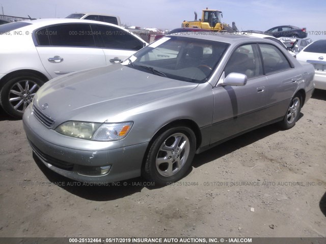 JT8BF28G515105205 - 2001 LEXUS ES 300 SILVER photo 2