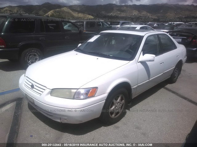 JT2BG22K5W0203319 - 1998 TOYOTA CAMRY CE/LE/XLE WHITE photo 2