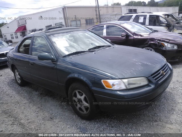 4T1BG22K1VU748928 - 1997 TOYOTA CAMRY CE/LE/XLE GREEN photo 1