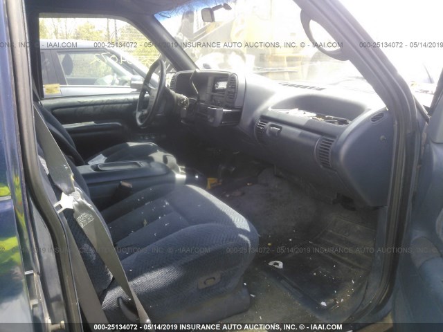 1GNGK26F7SJ322607 - 1995 CHEVROLET SUBURBAN K2500 BLUE photo 5