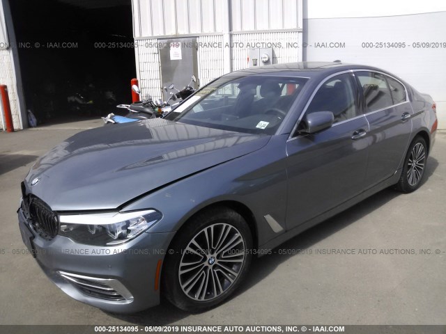 WBAJE7C5XJWC56635 - 2018 BMW 540 XI GRAY photo 2